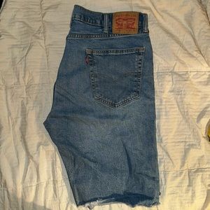 Men’s cutoff Levi shorts 505